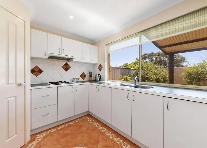 Light & Bright Falcon Bay Family Holiday Escape