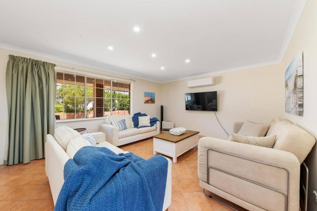Light & Bright Falcon Bay Family Escape Holiday home
