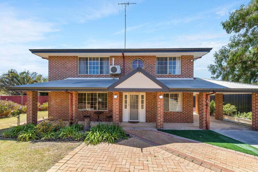 Light & Bright Falcon Bay Family Escape Holiday home *