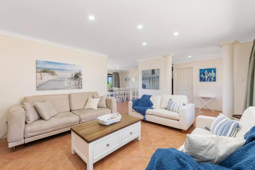 Light & Bright Falcon Bay Family Escape Holiday home