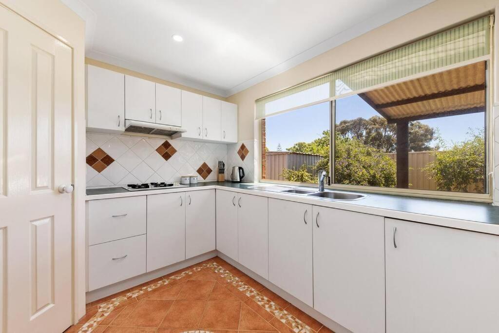 Light & Bright Falcon Bay Family Escape Holiday home Mandurah