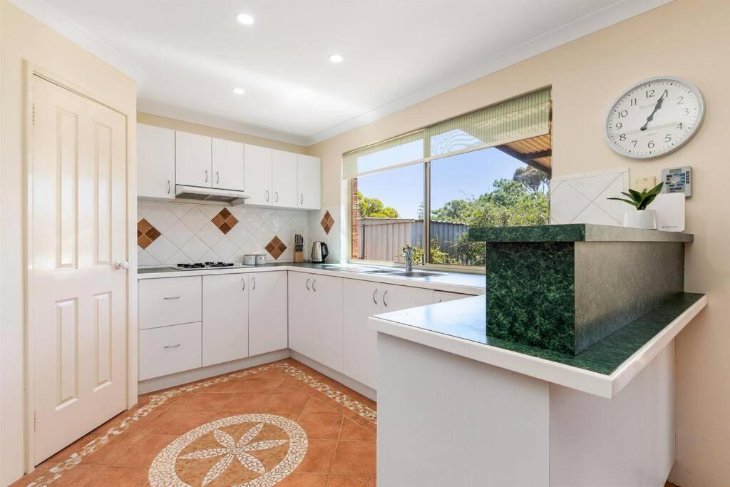 Light & Bright Falcon Bay Family Escape Holiday home Mandurah