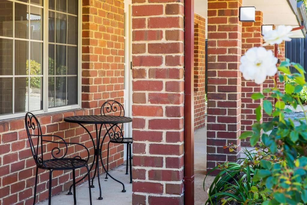 Light & Bright Falcon Bay Family Escape